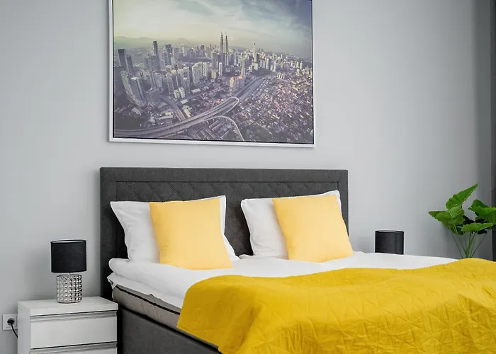 Wroclaw Center Apartment Close To The Market And Park With Parking & Air Conditioning By Renters Prestige