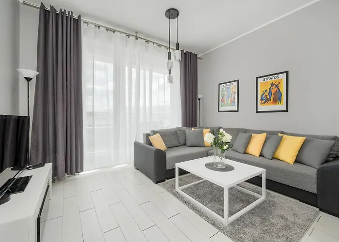 Wroclaw Center Apartment Close To The Market And Park With Parking & Air Conditioning By Renters Prestige