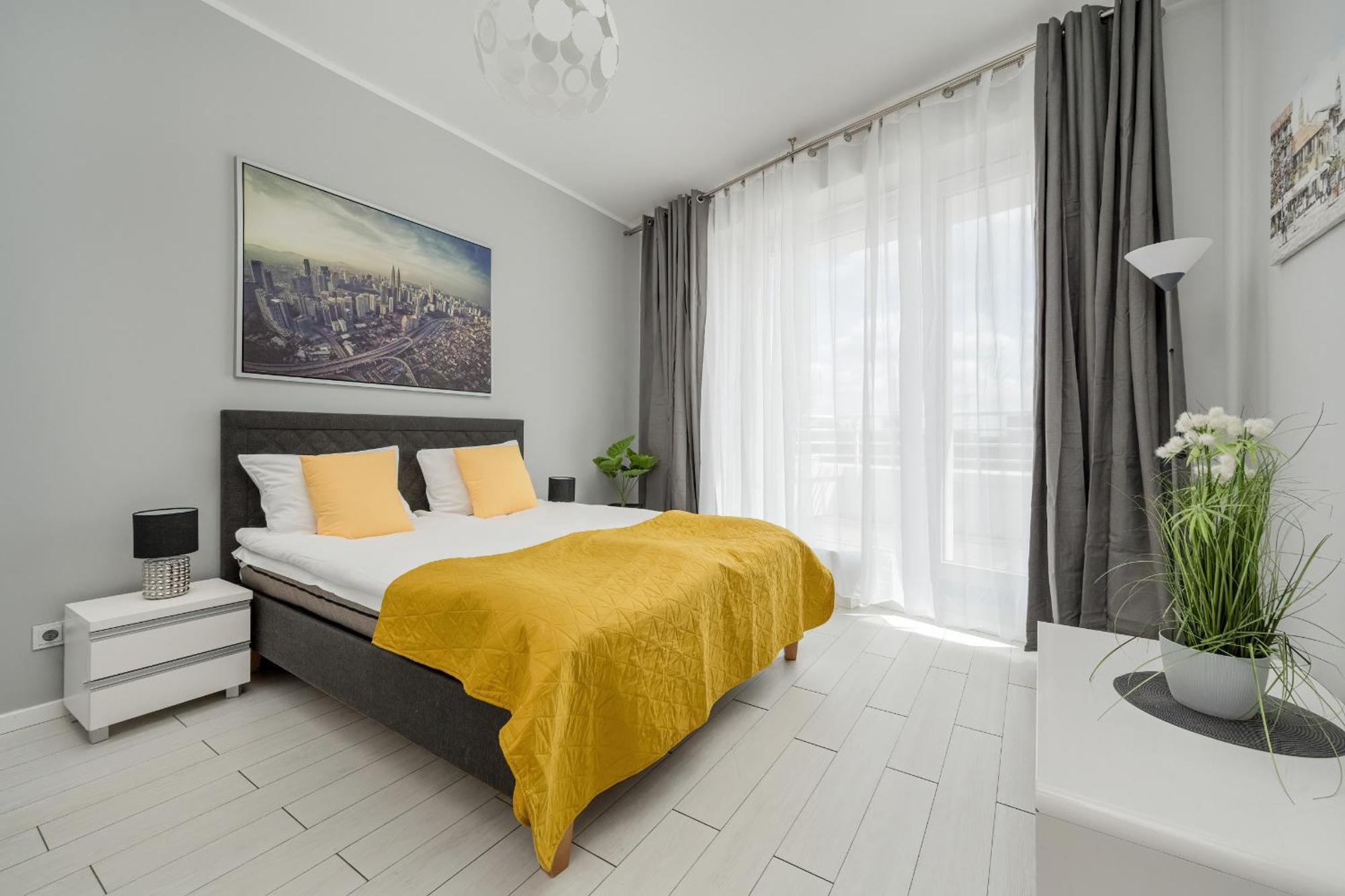 Center Close To The Market And Park With Parking & Air Conditioning By Renters Prestige Breslavia